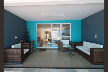 Casa à venda com 300m², 3 quartos e 4 vagas Casa à venda com 300m², 3 quartos e 4 vagasPiscina