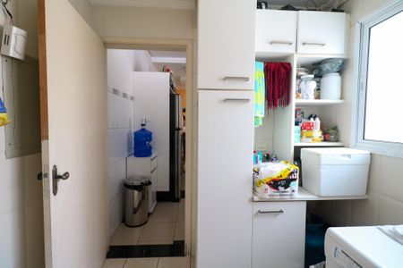 Casa à venda com 300m², 3 quartos e 4 vagas Casa à venda com 300m², 3 quartos e 4 vagasÁrea de Serviço