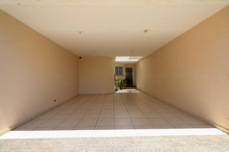 Casa à venda com 300m², 3 quartos e 4 vagas Casa à venda com 300m², 3 quartos e 4 vagasGaragem