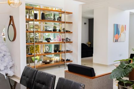 Casa de condomínio para alugar com 350m², 4 quartos e 4 vagas Casa de condomínio para alugar com 350m², 4 quartos e 4 vagasSala de Jantar