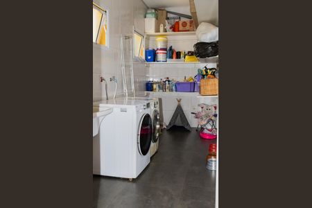 Casa de condomínio para alugar com 350m², 4 quartos e 4 vagas Casa de condomínio para alugar com 350m², 4 quartos e 4 vagasÁrea de Serviço