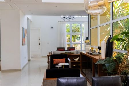 Casa de condomínio para alugar com 350m², 4 quartos e 4 vagas Casa de condomínio para alugar com 350m², 4 quartos e 4 vagasSala