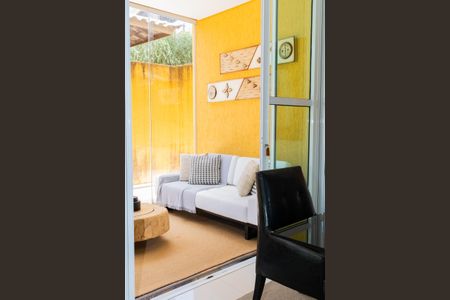 Casa de condomínio para alugar com 350m², 4 quartos e 4 vagas Casa de condomínio para alugar com 350m², 4 quartos e 4 vagasSala