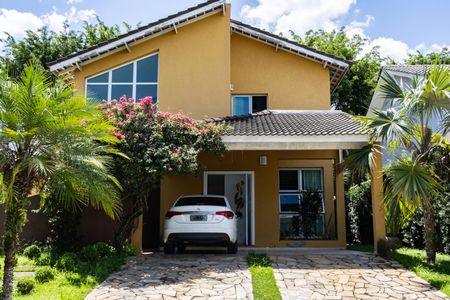 Casa de condomínio para alugar com 350m², 4 quartos e 4 vagas Casa de condomínio para alugar com 350m², 4 quartos e 4 vagasFachada