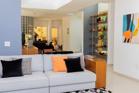 Casa de condomínio para alugar com 350m², 4 quartos e 4 vagas Casa de condomínio para alugar com 350m², 4 quartos e 4 vagasSala