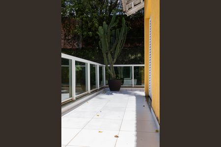 Casa de condomínio para alugar com 350m², 4 quartos e 4 vagas Casa de condomínio para alugar com 350m², 4 quartos e 4 vagasVaranda Quarto 1