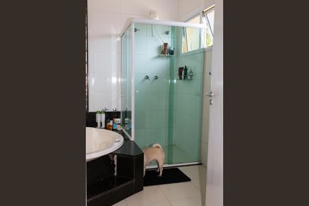 Casa de condomínio para alugar com 350m², 4 quartos e 4 vagas Casa de condomínio para alugar com 350m², 4 quartos e 4 vagasBanheiro do Quarto 1