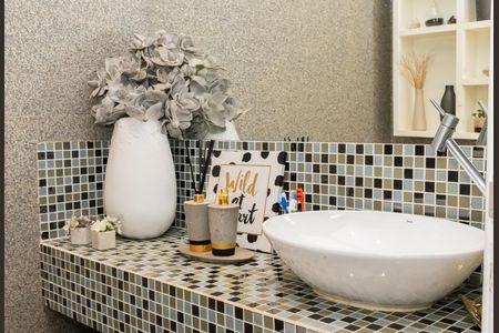 Casa de condomínio para alugar com 350m², 4 quartos e 4 vagas Casa de condomínio para alugar com 350m², 4 quartos e 4 vagasLavabo Sala