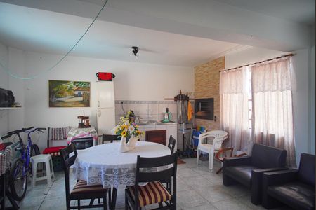 Casa à venda com 153m², 3 quartos e 2 vagas Casa à venda com 153m², 3 quartos e 2 vagasEspaço Gourmet