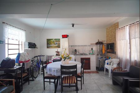 Casa à venda com 153m², 3 quartos e 2 vagas Casa à venda com 153m², 3 quartos e 2 vagasEspaço Gourmet