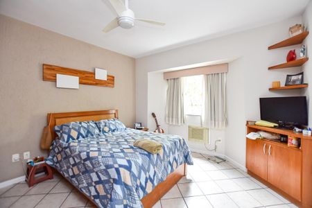 Casa à venda com 170m², 3 quartos e 2 vagas Casa à venda com 170m², 3 quartos e 2 vagasSuíte