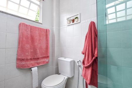 Casa à venda com 170m², 3 quartos e 2 vagas Casa à venda com 170m², 3 quartos e 2 vagasBanheiro Social