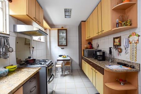 Casa à venda com 170m², 3 quartos e 2 vagas Casa à venda com 170m², 3 quartos e 2 vagasCozinha