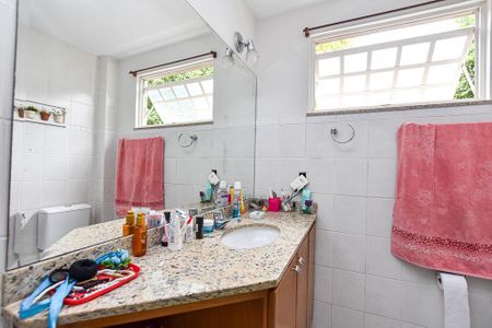 Casa à venda com 170m², 3 quartos e 2 vagas Casa à venda com 170m², 3 quartos e 2 vagasBanheiro Social