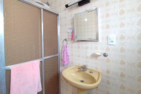 Casa à venda com 178m², 3 quartos e 2 vagas Casa à venda com 178m², 3 quartos e 2 vagasBanheiro Social
