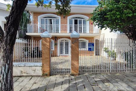 Casa à venda com 178m², 3 quartos e 2 vagas Casa à venda com 178m², 3 quartos e 2 vagasFachada
