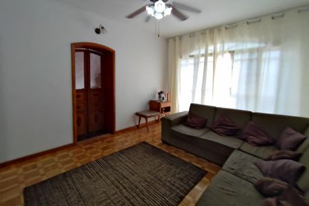 Casa à venda com 178m², 3 quartos e 2 vagas Casa à venda com 178m², 3 quartos e 2 vagasSala de TV