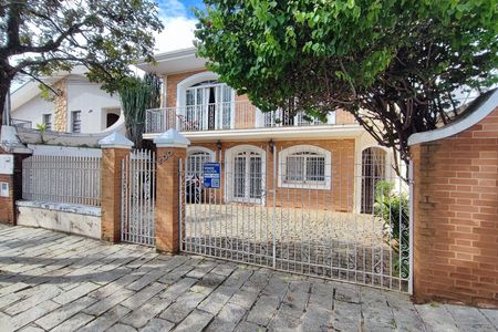 Casa à venda com 178m², 3 quartos e 2 vagas Casa à venda com 178m², 3 quartos e 2 vagasFachada
