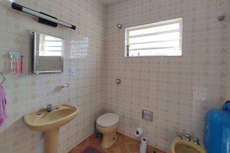 Casa à venda com 178m², 3 quartos e 2 vagas Casa à venda com 178m², 3 quartos e 2 vagasBanheiro Social