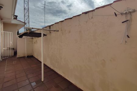 Casa à venda com 178m², 3 quartos e 2 vagas Casa à venda com 178m², 3 quartos e 2 vagasCorredor - Quintal