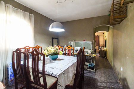 Casa à venda com 250m², 4 quartos e 3 vagas Casa à venda com 250m², 4 quartos e 3 vagasSala de jantar