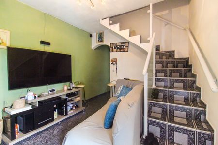 Casa à venda com 250m², 4 quartos e 3 vagas Casa à venda com 250m², 4 quartos e 3 vagasSala