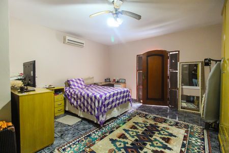 Casa à venda com 250m², 4 quartos e 3 vagas Casa à venda com 250m², 4 quartos e 3 vagasQuarto 1