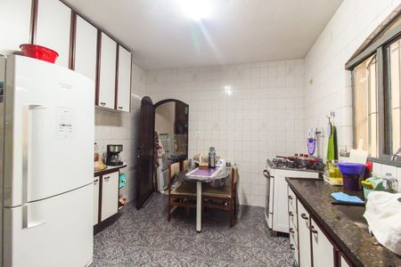 Casa à venda com 250m², 4 quartos e 3 vagas Casa à venda com 250m², 4 quartos e 3 vagasCozinha