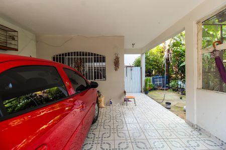 Casa à venda com 250m², 4 quartos e 3 vagas Casa à venda com 250m², 4 quartos e 3 vagasGaragem