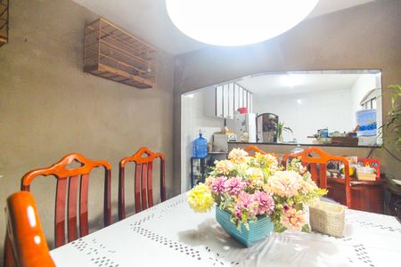 Casa à venda com 250m², 4 quartos e 3 vagas Casa à venda com 250m², 4 quartos e 3 vagasSala de jantar