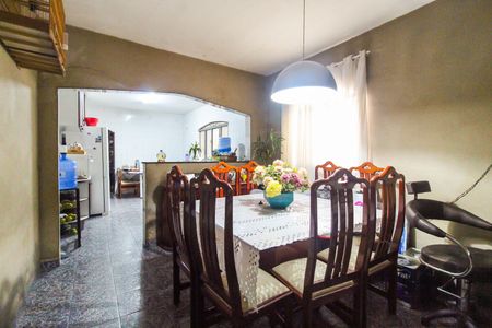 Casa à venda com 250m², 4 quartos e 3 vagas Casa à venda com 250m², 4 quartos e 3 vagasSala de jantar