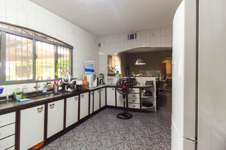 Casa à venda com 250m², 4 quartos e 3 vagas Casa à venda com 250m², 4 quartos e 3 vagasCozinha