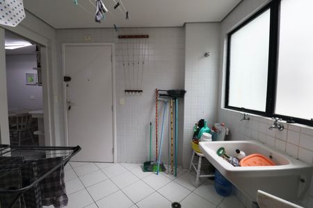 Apartamento para alugar com 180m², 4 quartos e 2 vagas Apartamento para alugar com 180m², 4 quartos e 2 vagasÁrea de Serviço