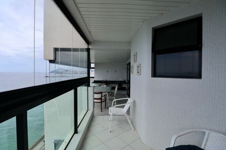 Apartamento para alugar com 180m², 4 quartos e 2 vagas Apartamento para alugar com 180m², 4 quartos e 2 vagasVaranda