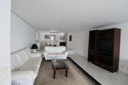 Apartamento para alugar com 180m², 4 quartos e 2 vagas Apartamento para alugar com 180m², 4 quartos e 2 vagasSala