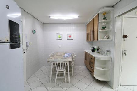 Apartamento para alugar com 180m², 4 quartos e 2 vagas Apartamento para alugar com 180m², 4 quartos e 2 vagasCozinha