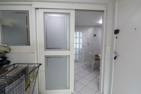 Apartamento para alugar com 180m², 4 quartos e 2 vagas Apartamento para alugar com 180m², 4 quartos e 2 vagasÁrea de Serviço