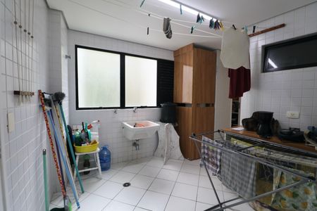 Apartamento para alugar com 180m², 4 quartos e 2 vagas Apartamento para alugar com 180m², 4 quartos e 2 vagasÁrea de Serviço
