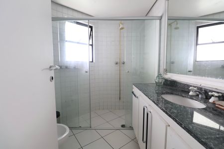 Apartamento para alugar com 180m², 4 quartos e 2 vagas Apartamento para alugar com 180m², 4 quartos e 2 vagasBanheiro Suíte
