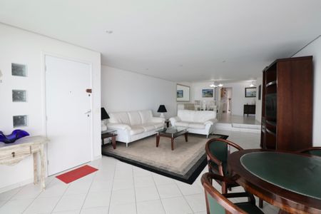 Apartamento para alugar com 180m², 4 quartos e 2 vagas Apartamento para alugar com 180m², 4 quartos e 2 vagasSala