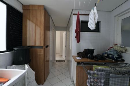 Apartamento para alugar com 180m², 4 quartos e 2 vagas Apartamento para alugar com 180m², 4 quartos e 2 vagasÁrea de Serviço