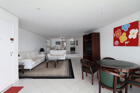 Apartamento para alugar com 180m², 4 quartos e 2 vagas Apartamento para alugar com 180m², 4 quartos e 2 vagasSala