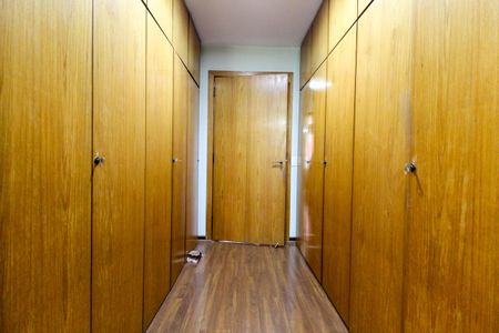 Apartamento para alugar com 237m², 5 quartos e 2 vagas Apartamento para alugar com 237m², 5 quartos e 2 vagasCloset da suíte 1