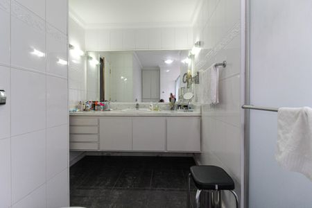 Apartamento para alugar com 237m², 5 quartos e 2 vagas Apartamento para alugar com 237m², 5 quartos e 2 vagasBanheiro da Suíte 1