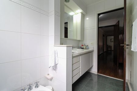 Apartamento para alugar com 237m², 5 quartos e 2 vagas Apartamento para alugar com 237m², 5 quartos e 2 vagasBanheiro 1