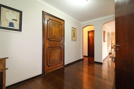 Apartamento para alugar com 237m², 5 quartos e 2 vagas Apartamento para alugar com 237m², 5 quartos e 2 vagasEntrada