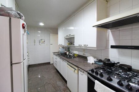 Apartamento para alugar com 237m², 5 quartos e 2 vagas Apartamento para alugar com 237m², 5 quartos e 2 vagasCozinha
