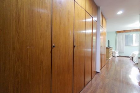 Apartamento para alugar com 237m², 5 quartos e 2 vagas Apartamento para alugar com 237m², 5 quartos e 2 vagasCloset da suíte 1