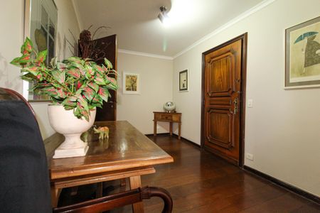 Apartamento para alugar com 237m², 5 quartos e 2 vagas Apartamento para alugar com 237m², 5 quartos e 2 vagasEntrada