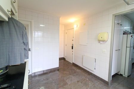 Apartamento para alugar com 237m², 5 quartos e 2 vagas Apartamento para alugar com 237m², 5 quartos e 2 vagasÁrea de Serviço